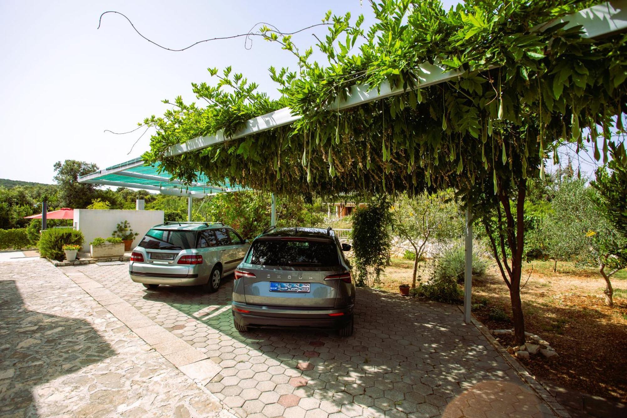 Holiday House Nena With Pool Vinišće Buitenkant foto
