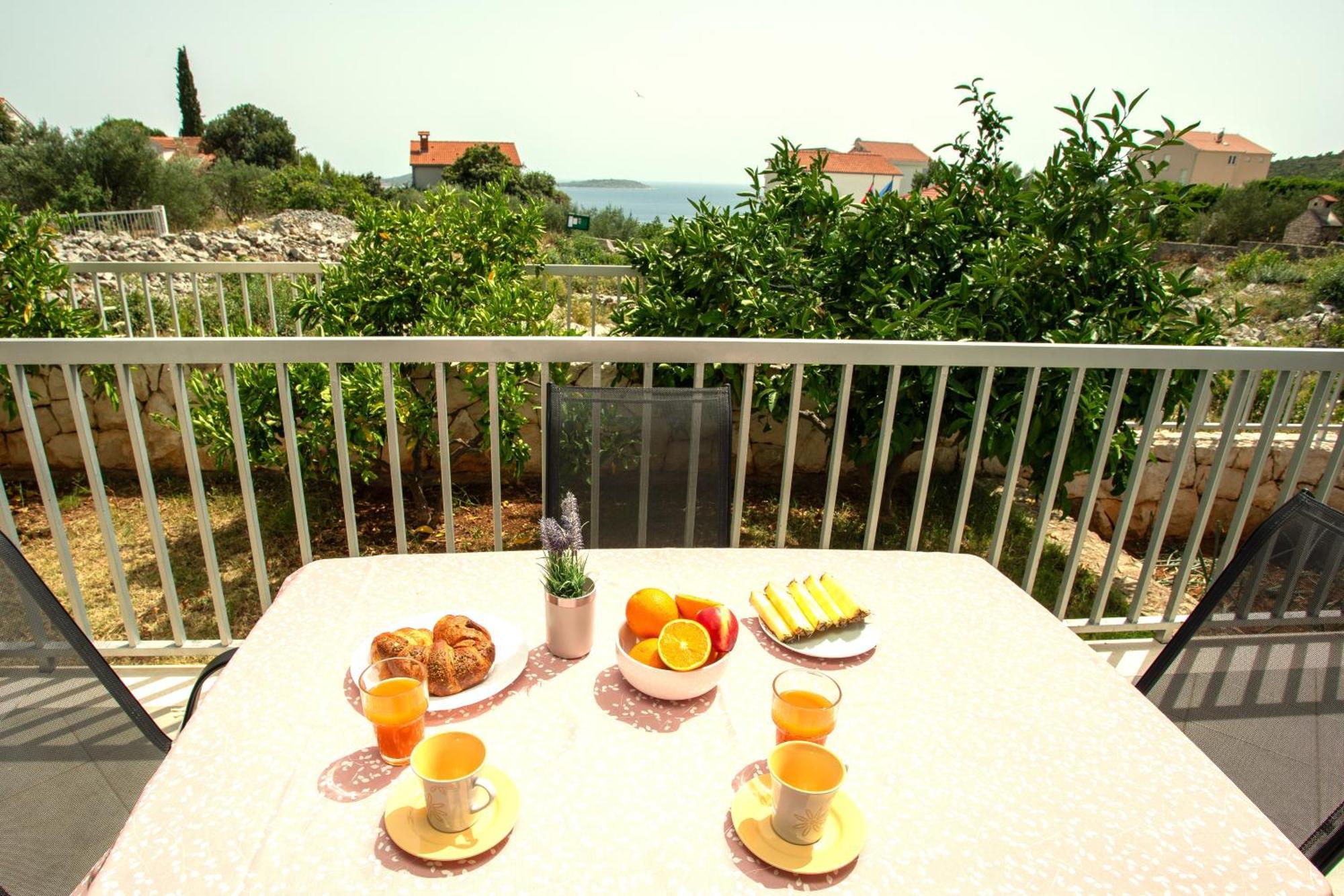 Holiday House Nena With Pool Vinišće Buitenkant foto