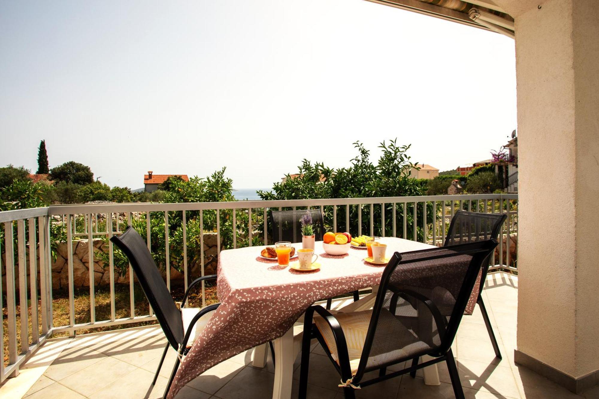 Holiday House Nena With Pool Vinišće Buitenkant foto