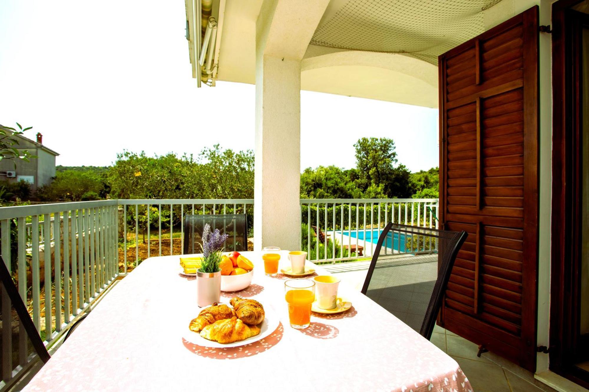 Holiday House Nena With Pool Vinišće Buitenkant foto